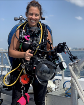 6 Unusual Scuba Diving Jobs - Girls that Scuba