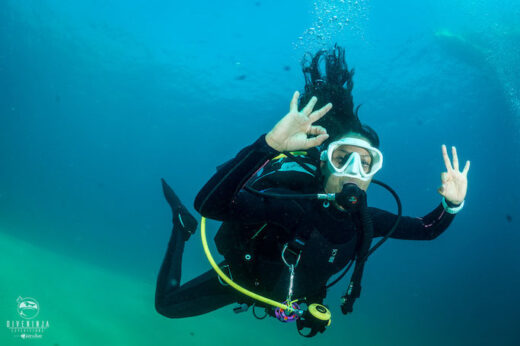 8 Top Tips for Shore Diving - Girls that Scuba