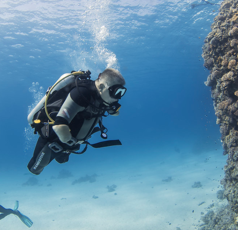 How scuba diving can help physical disability